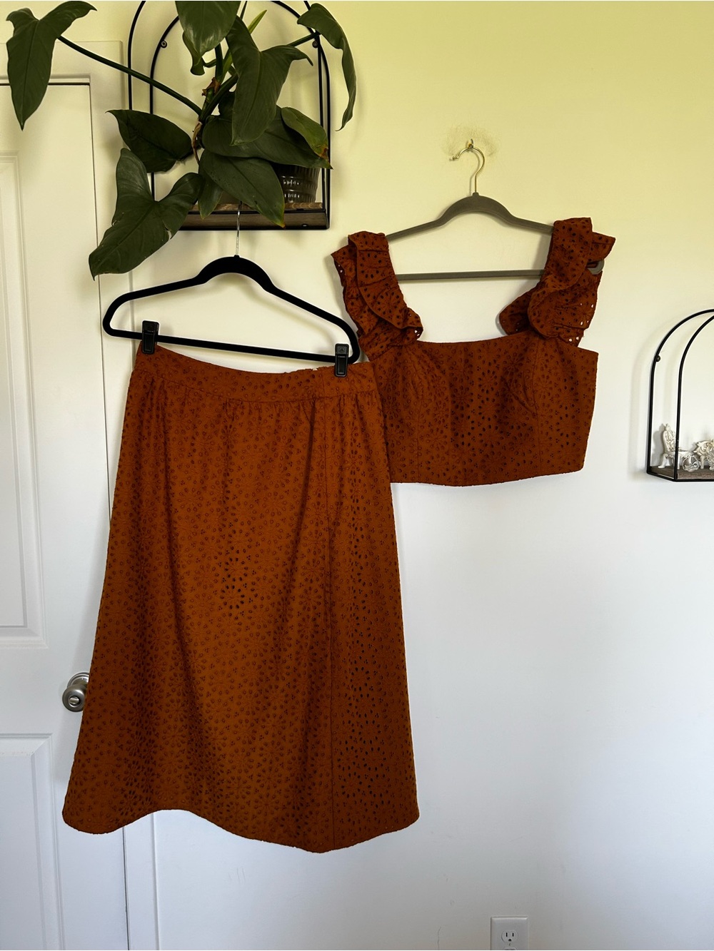 Lilly Pulitzer Lolina Toffee Sunburst Eyelet Midi Skirt Cropped Top Set Size 14